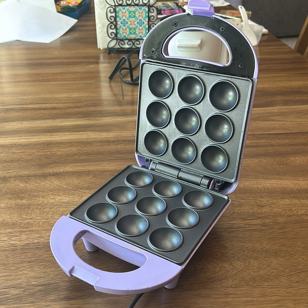 BABYCAKES Mini Cake Pop Maker Cooker - Picture 2 of 4